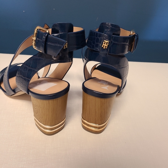 Tommy Hilfiger Sandles - Picture 3 of 5
